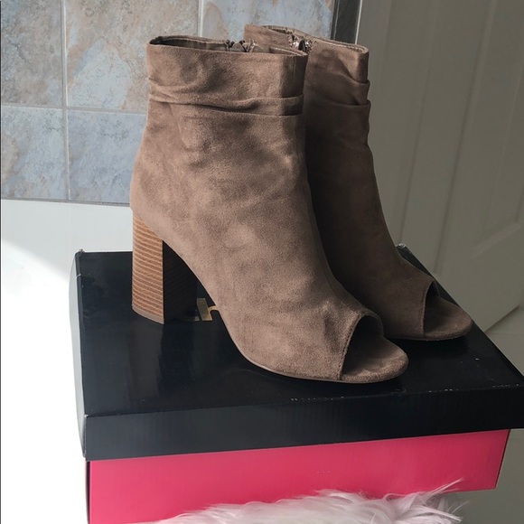 Charlotte Russe Stacked Heels - Picture 1 of 8